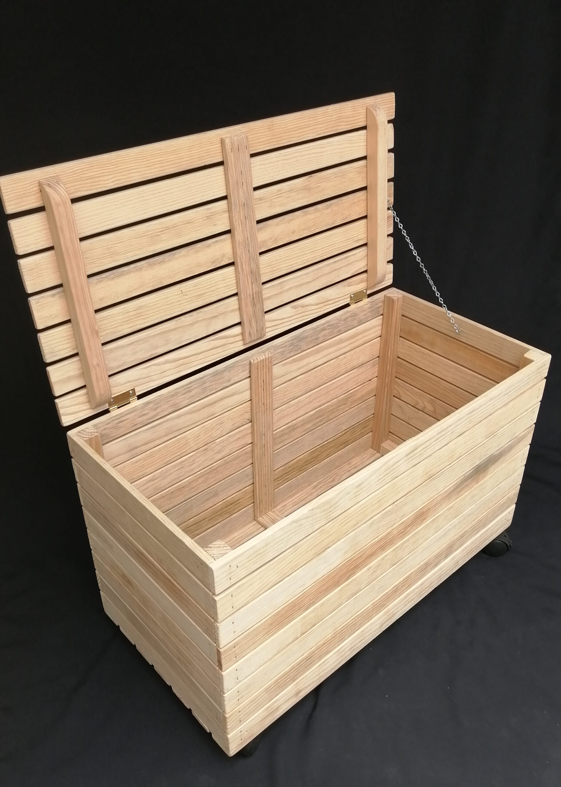 Baúl de madera natural